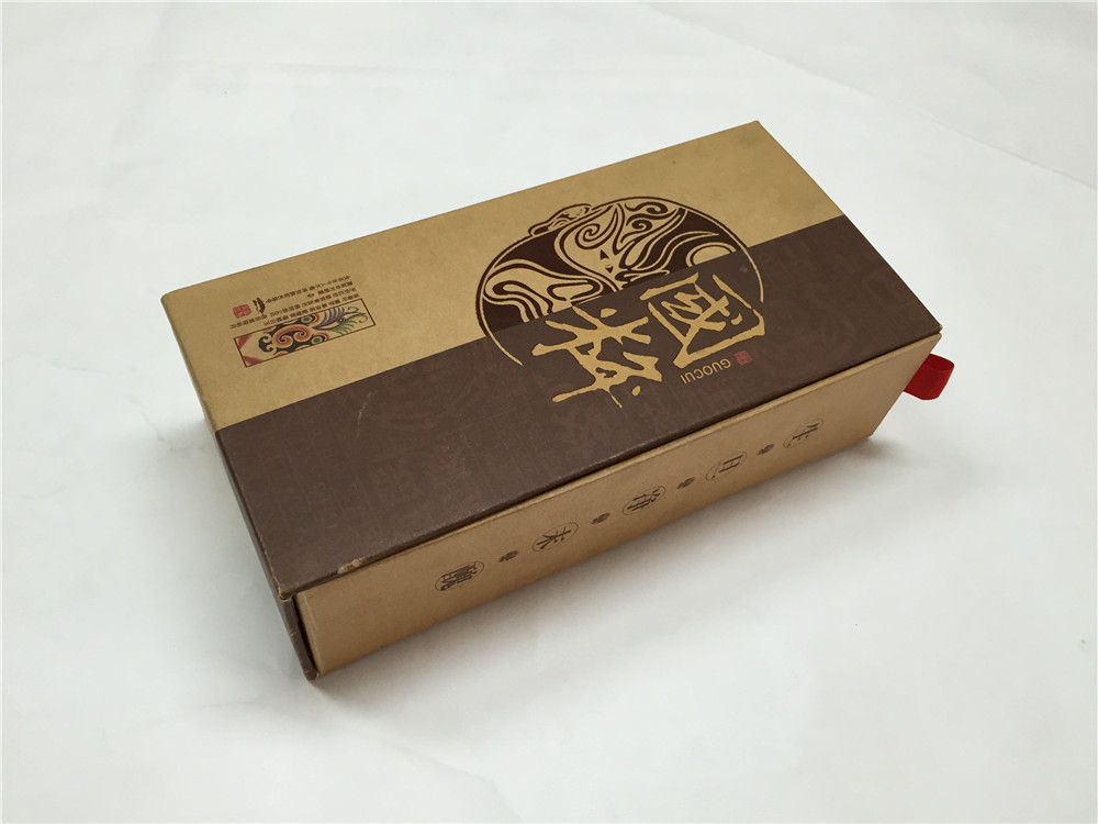 牛皮(pi)紙(zhi)在酒包裝盒設計上的應用(yong)